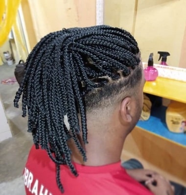 découvrez les tendances des tresses africaines pour hommes, un style unique qui allie élégance et culture. apprenez les techniques, les inspirations et les conseils pour adopter cette coiffure emblématique avec assurance.