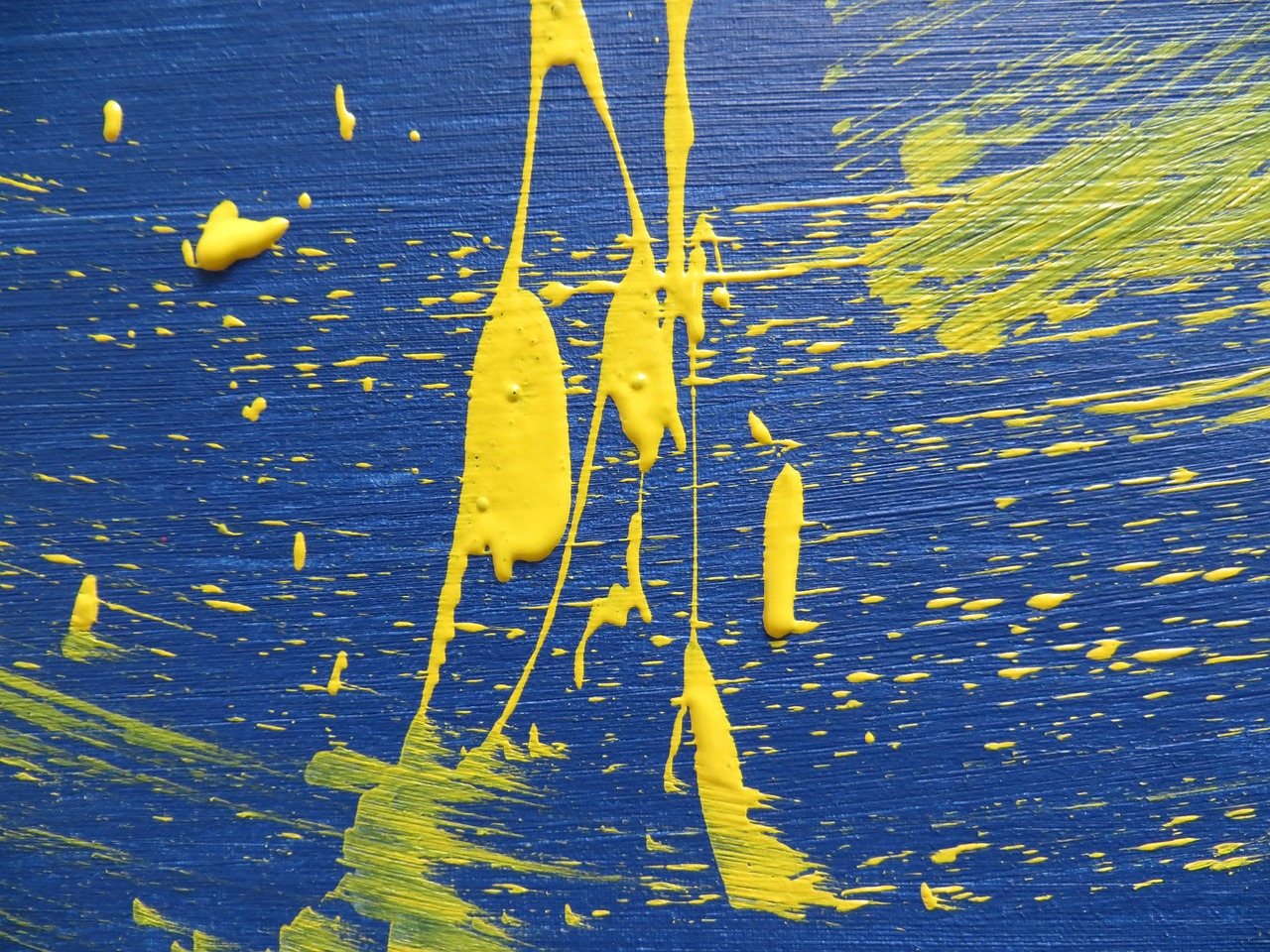 L'effet éclaboussure en peinture : techniques et astuces pour un rendu spectaculaire