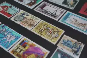 Comment estimer des timbres : guide pratique pour collectionneurs